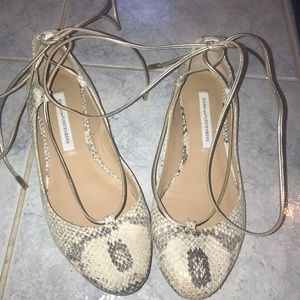 Diane Von Furstenberg snakeskin lace up flats sz 6